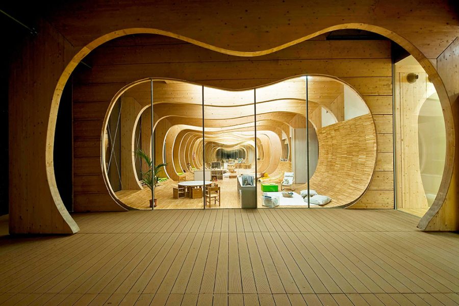 2015.
Di legno lamellare fissato su una piattaforma di cemento armato, l’asilo La Balena di Guastalla (RE) è uno dei progetti di MCA in risposta al terremoto del 2012. (ph. Moreno Maggi)