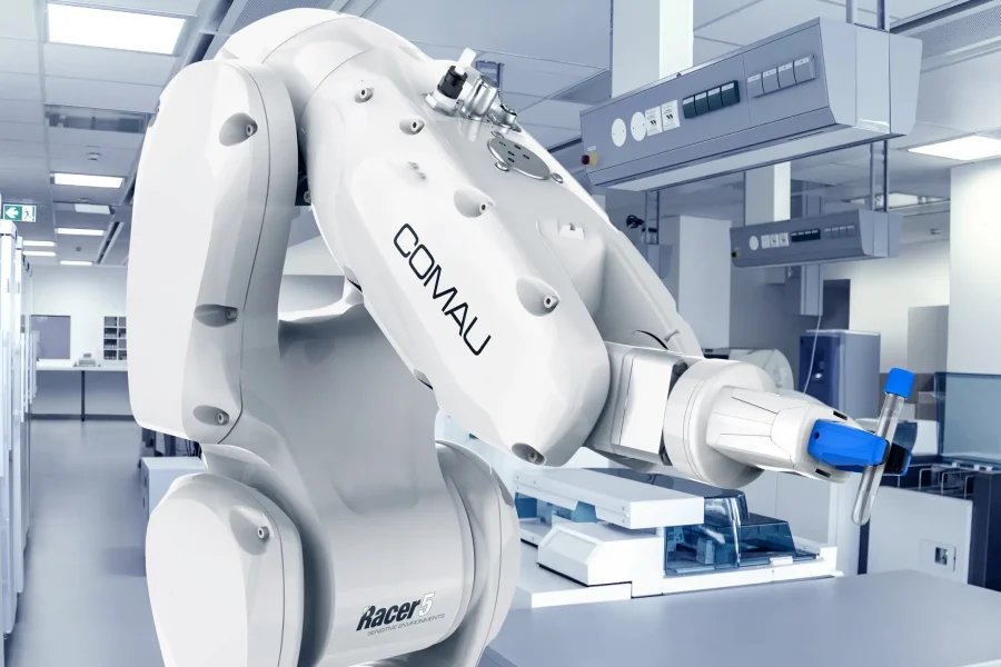 Comau_Sensitive-Environments_Robotics_Racer5-SE_2560x1440_300dpi