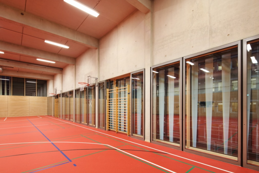 https://www.rubner.com/de/referenzen/holzbau/gestapelte-sporthalle/